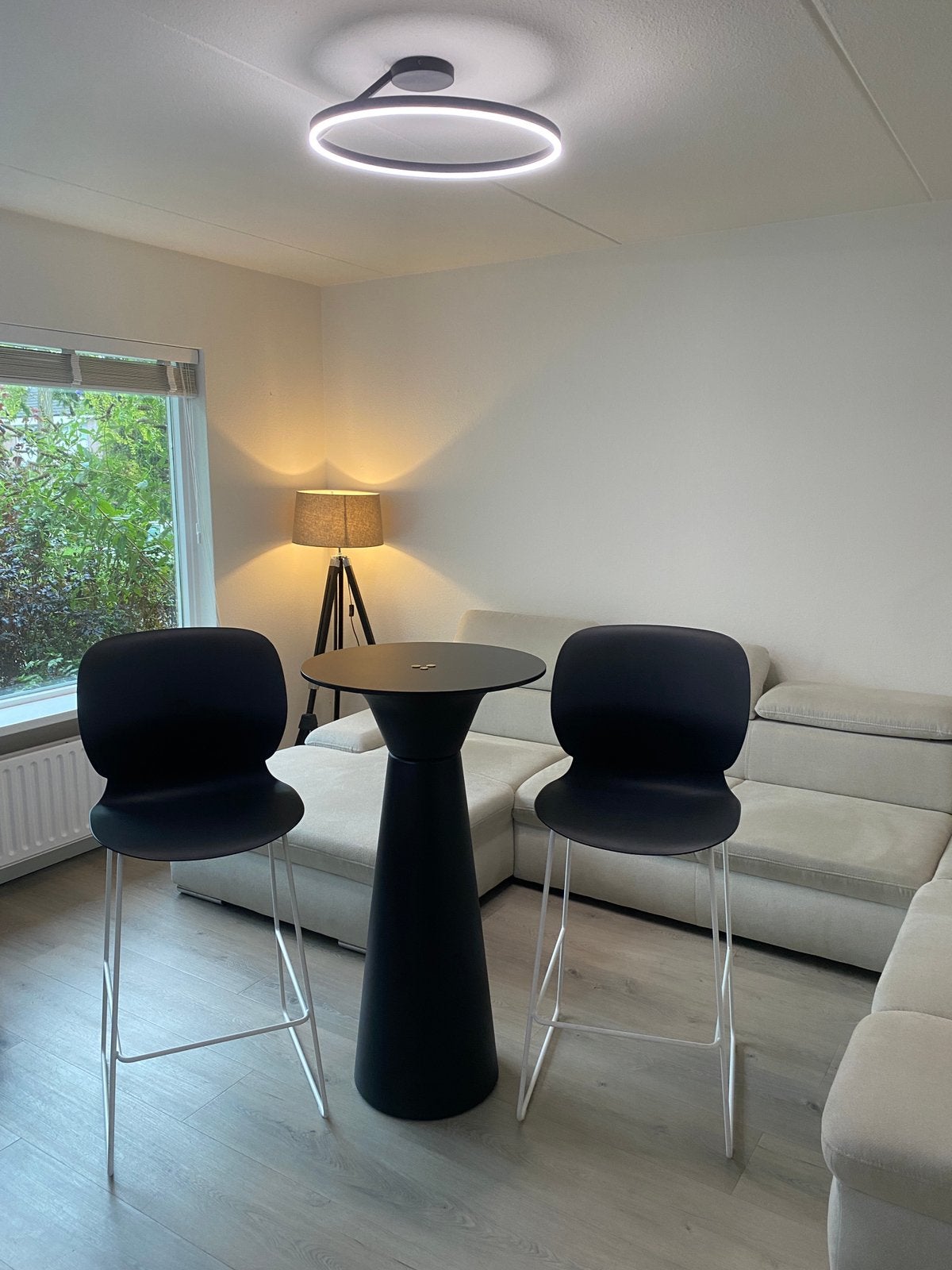 Design Barset / Statafel en 2 Barkrukken (Haworth & Inclass), Ophalen of Verzenden, Zo goed als nieuw