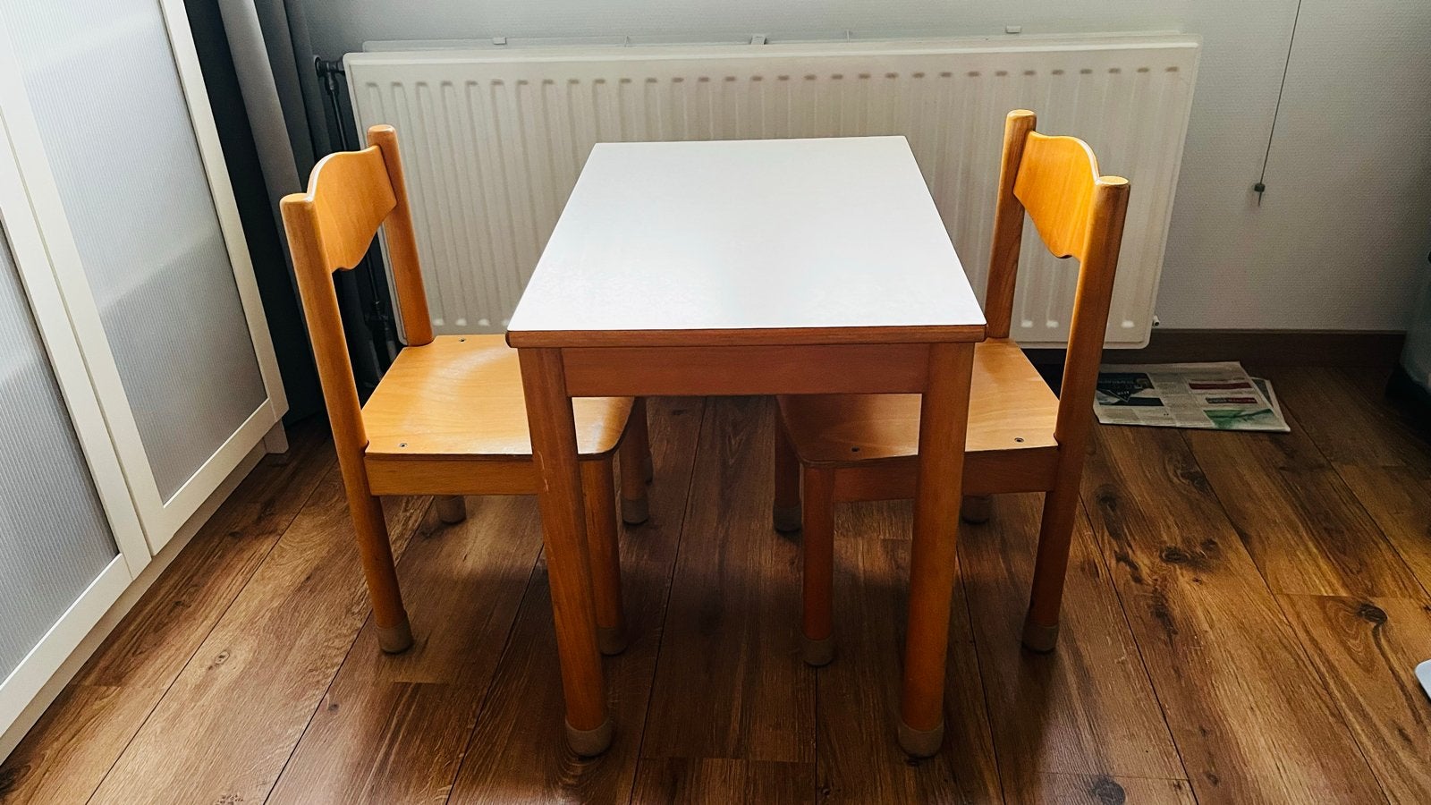 Houten kinderstoeltjes en tafeltje, Kinderen en Baby's, Kinderkamer | Tafels en Stoelen, Ophalen, Gebruikt, Tafel(s) en Stoel(en)