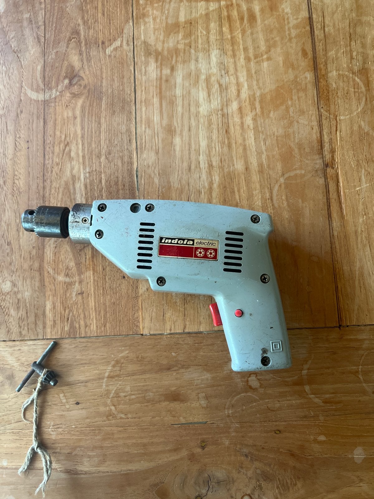 Indola Electric Boormachine - Vintage en Functioneel, Ophalen, Gebruikt, Minder dan 400 watt, Boormachine
