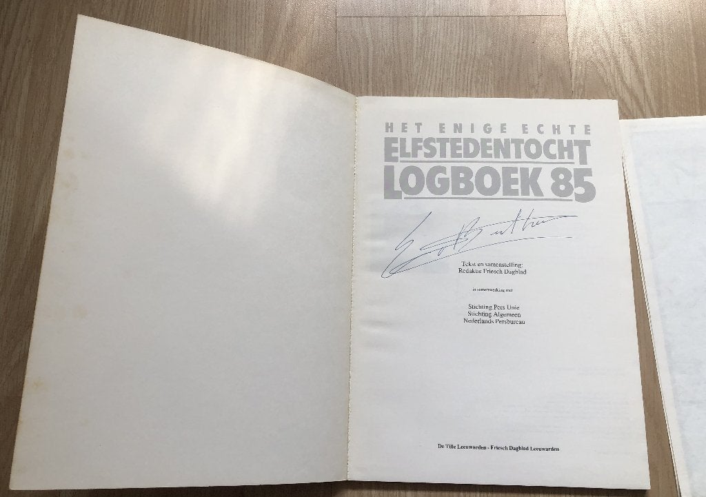HET ENIGE ECHTE ELFSTEDENTOCHT LOGBOEK 85 - GESIGNEERD, Ophalen of Verzenden, Zo goed als nieuw
