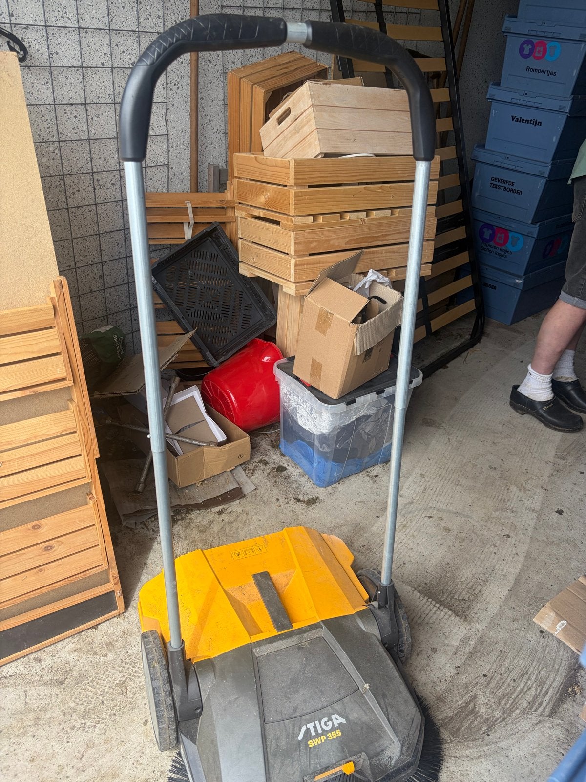 Stiga SWP 355 Veegmachine - Zo goed als nieuw, Ophalen of Verzenden, Zo goed als nieuw