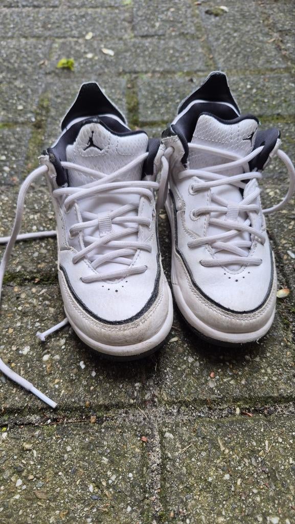 Nike Air Jordan schoenen 27.5, Kinderen en Baby's, Kinderkleding | Schoenen en Sokken, Gebruikt, Sportschoenen, Ophalen of Verzenden