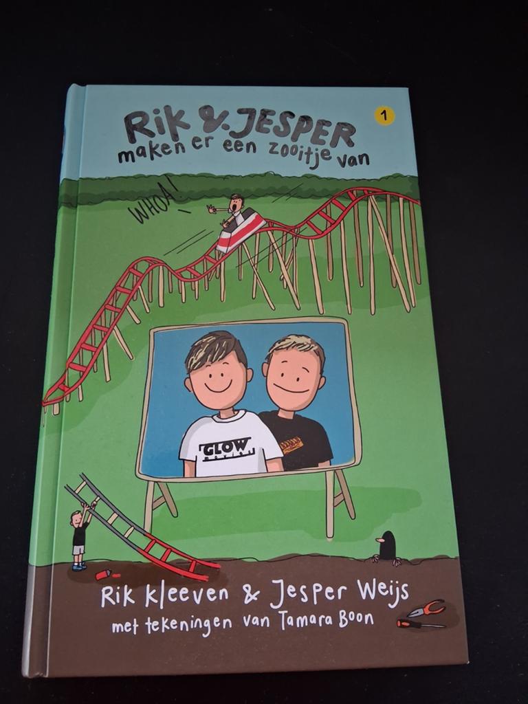 Rik & Jesper maken er een zooitje van - boek, Ophalen of Verzenden, Zo goed als nieuw, Rik Kleeven & Jesper Weijs, Fictie
