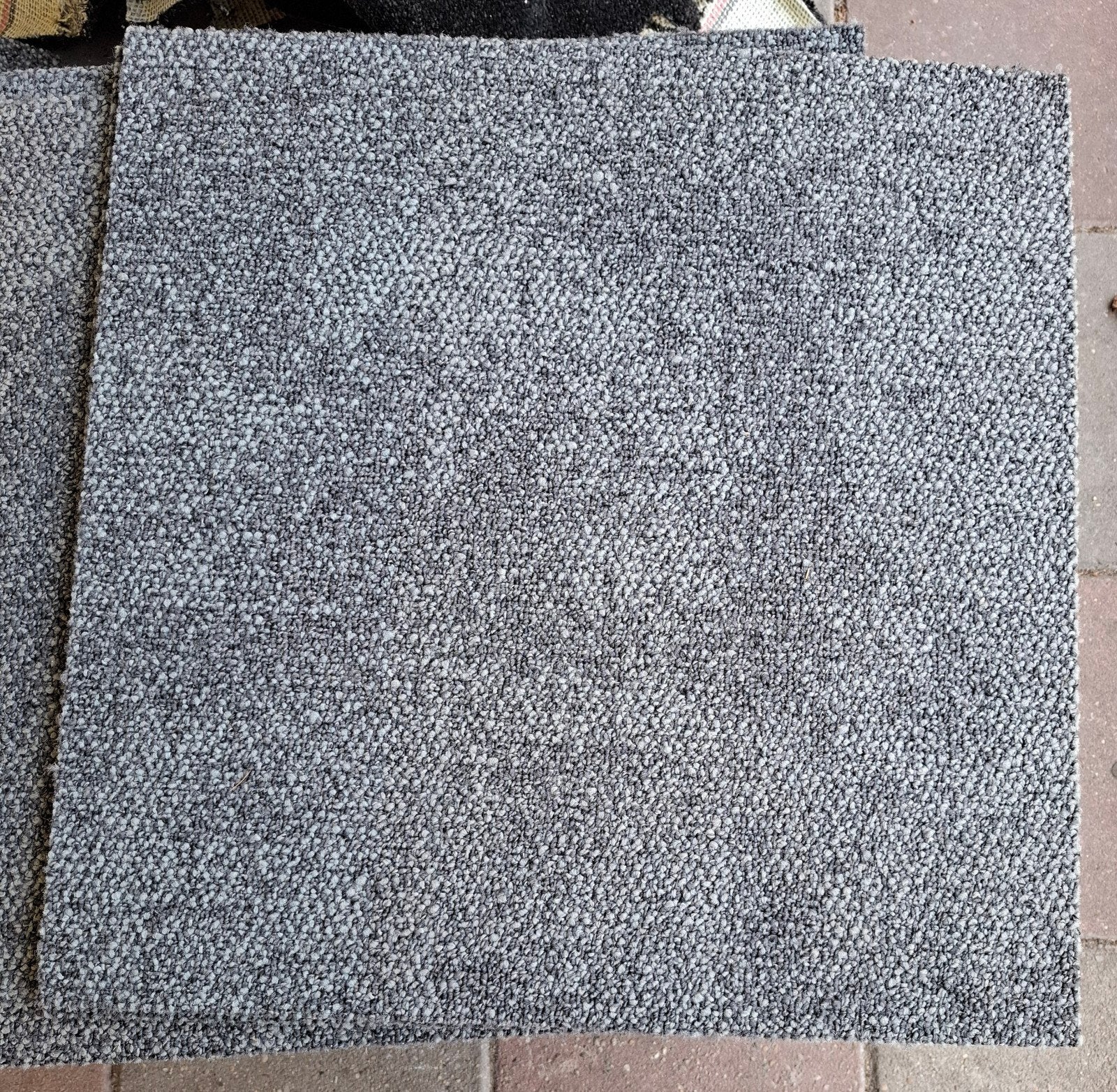 20 m² tapijttegels grijs/zwart - Ideaal voor elke ruimte, Minder dan 50 cm, Gebruikt, Vierkant, Minder dan 50 cm