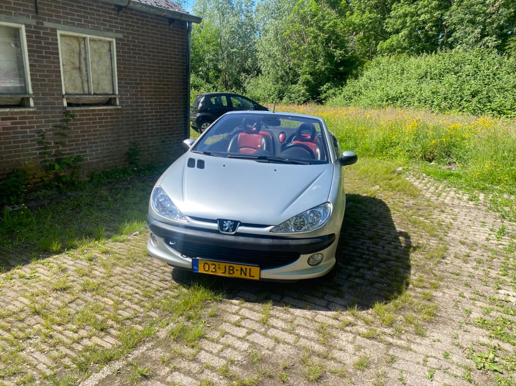 Peugeot 206 2.0 16V CC 2002 Grijs nl auto met nieuwe apk, 136 pk, Zwart, 4 cilinders, Cabriolet