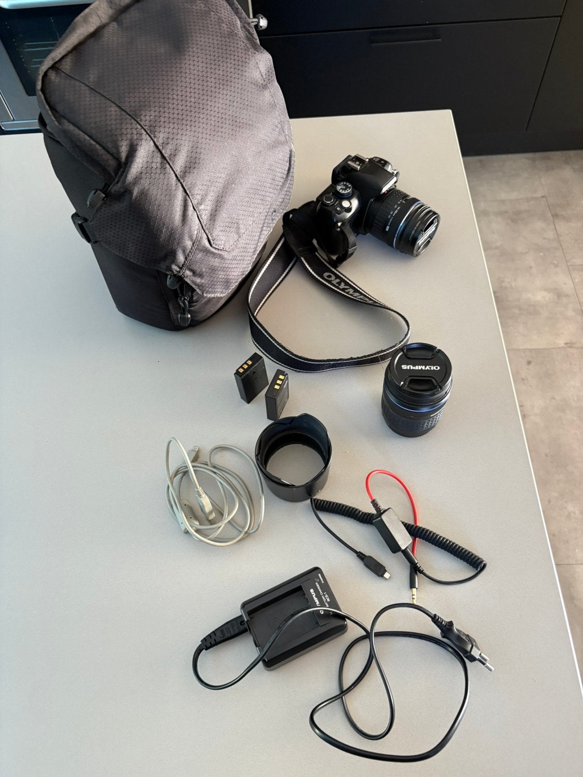 Olympus E-450 + 2 lenzen + accessoires, Ophalen of Verzenden, Zo goed als nieuw, Olympus