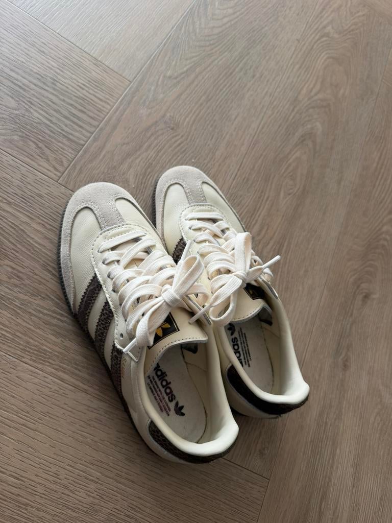 Adidas sambas, Kleding | Dames, Schoenen, Ophalen of Verzenden, Zo goed als nieuw, Sneakers of Gympen