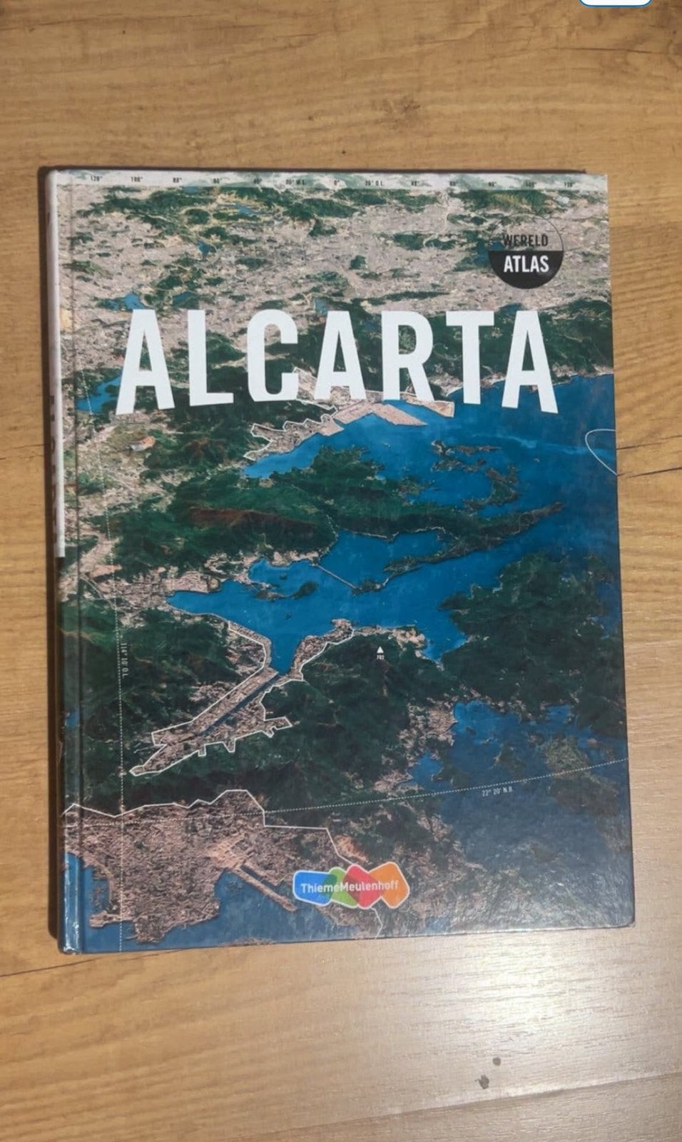 Alcarta wereldatlas, Ophalen of Verzenden, Zo goed als nieuw, 2000 tot heden, Landkaart