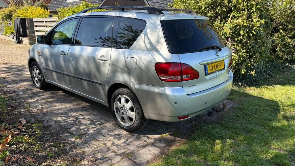 Toyota Avensis Verso 2.0 Vvt-i 6-SEATER, 1998 cc, Zwart, 4 cilinders, 1435 kg