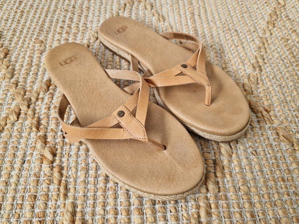 Mooi bruin leren Ugg slippers maat 36, Slippers, UGG, Bruin, Ophalen of Verzenden