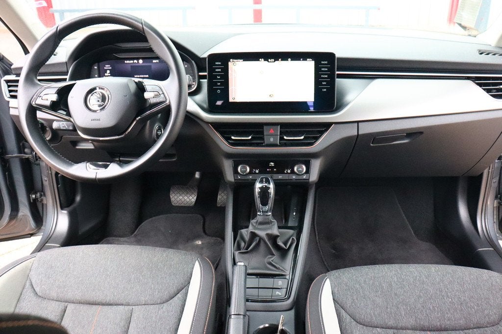 Skoda Kamiq 1.0 TSI Business Edition O.a: PDC, Camera, Navi,, Auto's, Skoda, Gebruikt, Met garantie (alle), Leder en Stof, 49 €/maand
