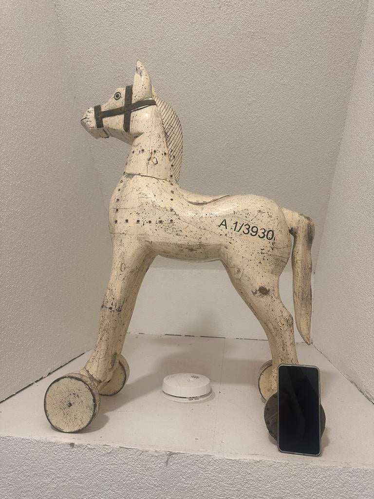 Groot houten paard op wielen, Ophalen, Zo goed als nieuw, Dier