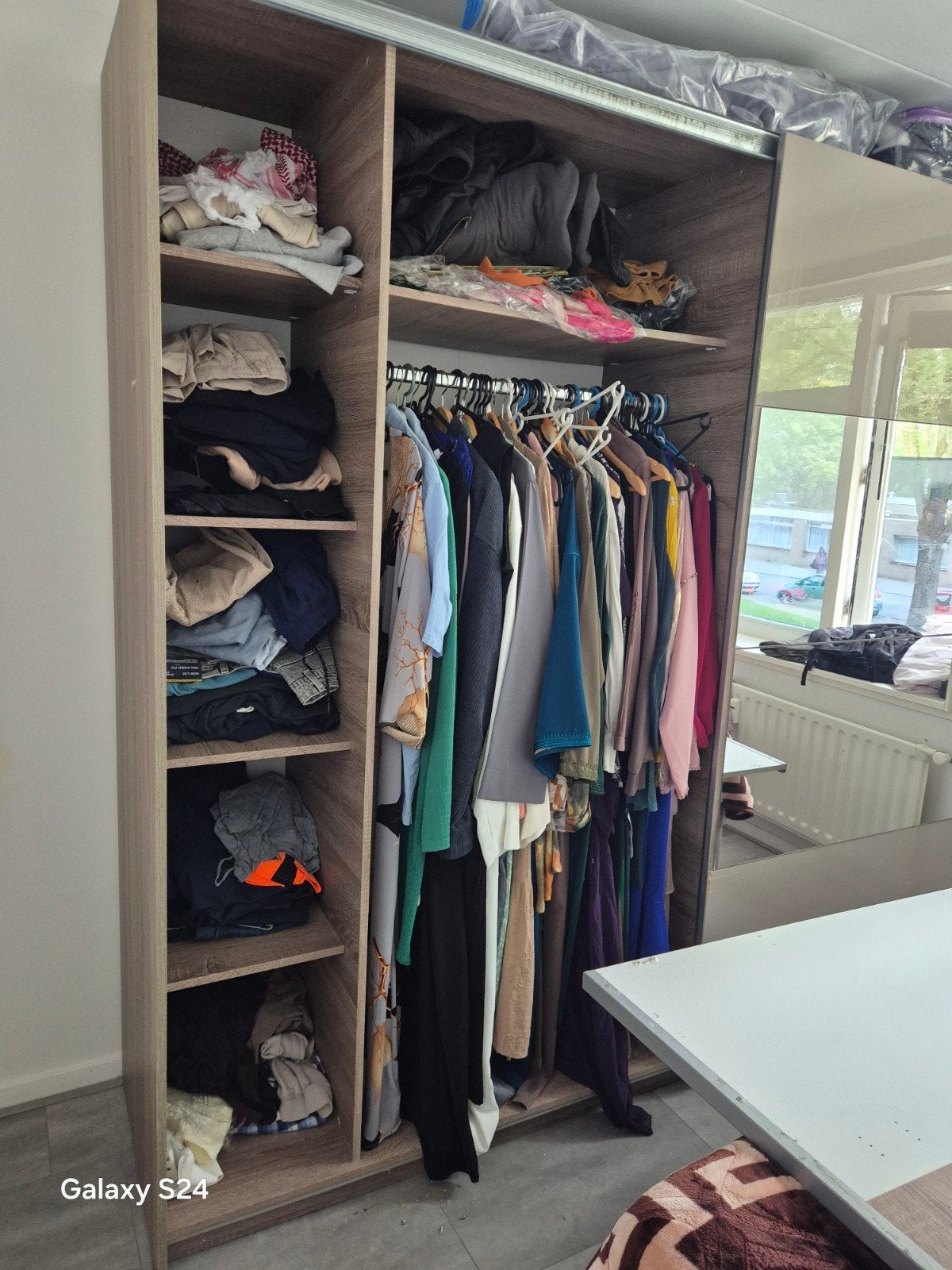 Grote kledingkast  veel opbergruimte, Huis en Inrichting, Kasten | Kledingkasten, Ophalen, Gebruikt, 200 cm of meer, Met plank(en)
