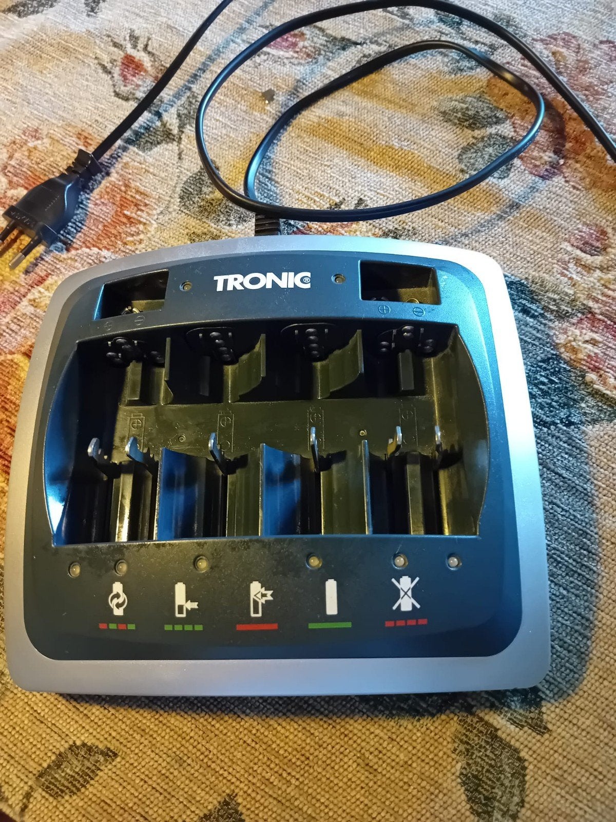 Tronic Universele Batterijlader TLG 1000 A1, Audio, Tv en Foto, Accu's en Batterijen, Ophalen of Verzenden, Gebruikt, Oplaadbaar