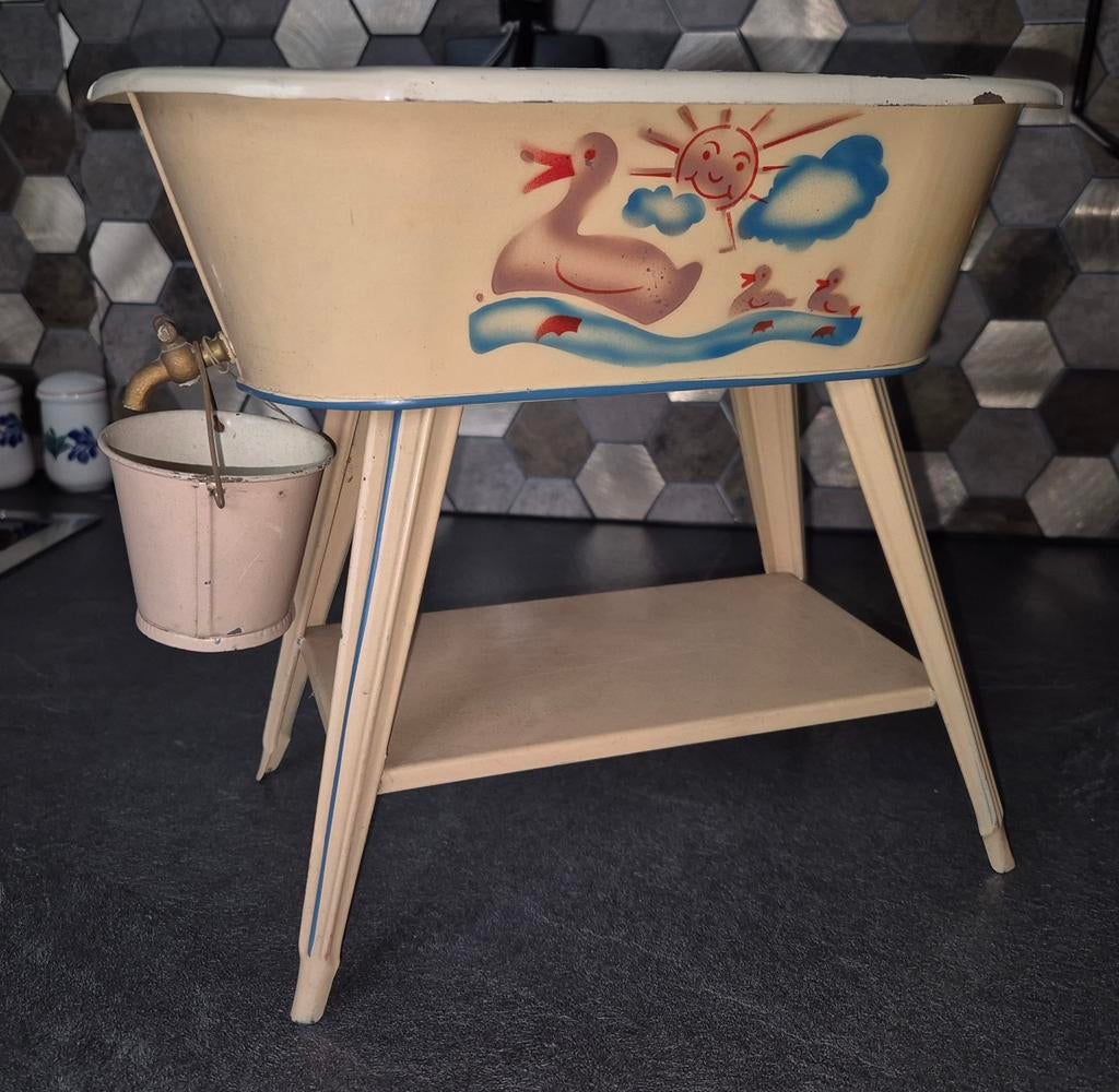 Vintage blikken Poppenbadje met Kraan + Emmer MÄRKLIN GÖSO ?, Kinderen en Baby's, Speelgoed | Babyspeelgoed, Overige typen, Ophalen