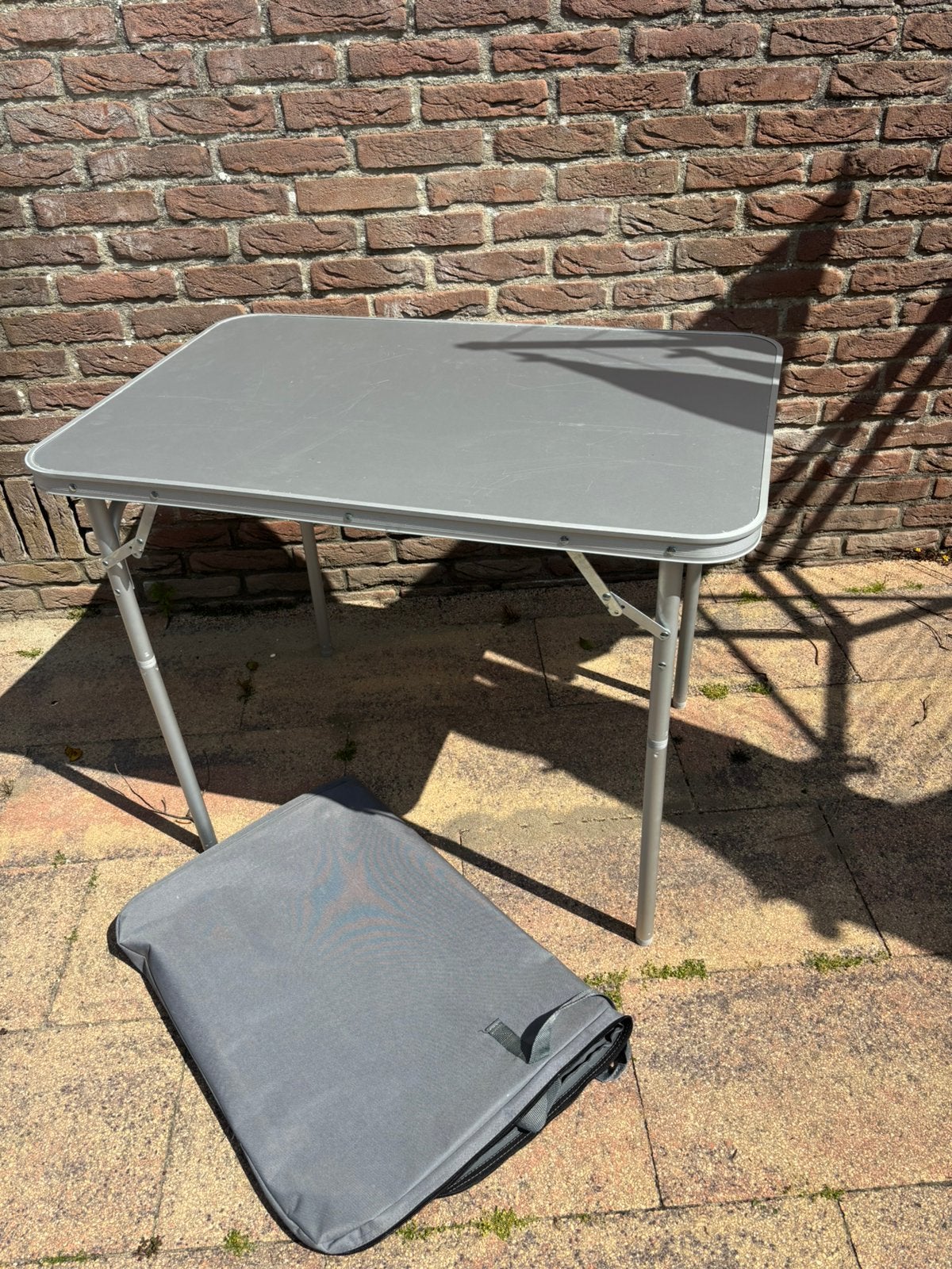 Campingtafel 80x90 met hoes, Caravans en Kamperen, Ophalen, Zo goed als nieuw, Campingtafel