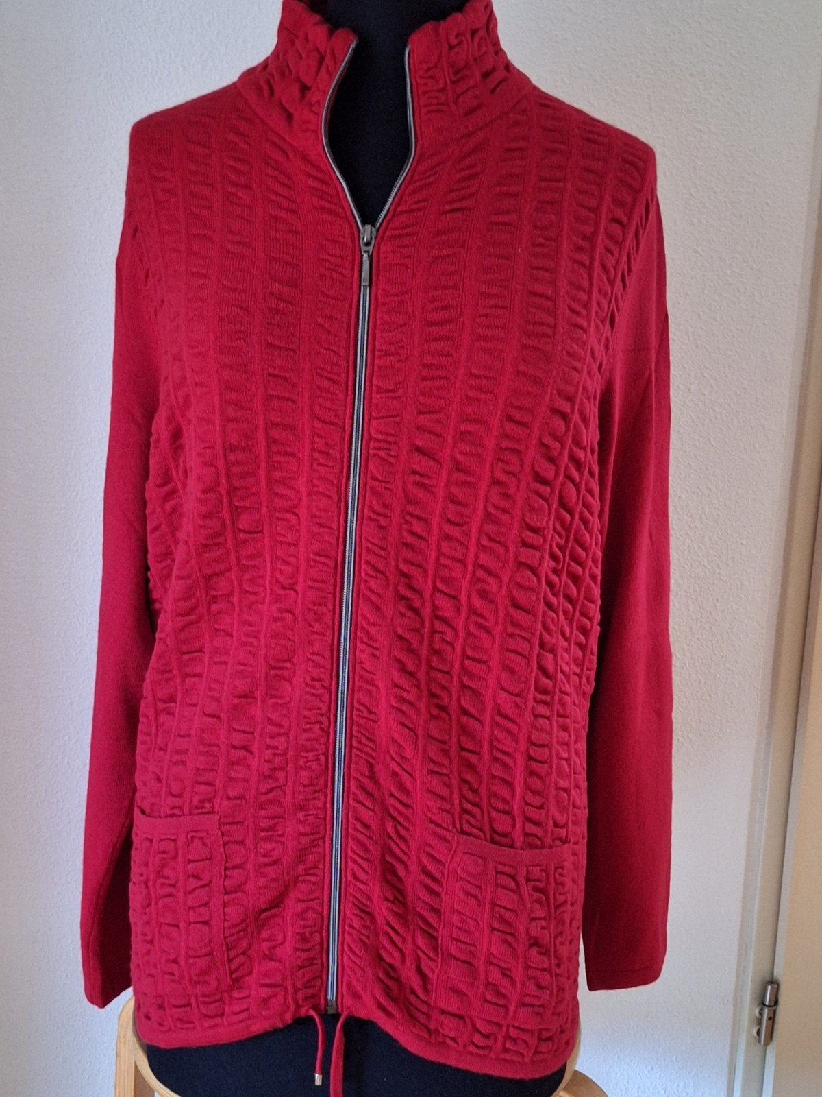 Rabe rood vest met structuurpatroon en zakjes, maat 42, Ophalen of Verzenden