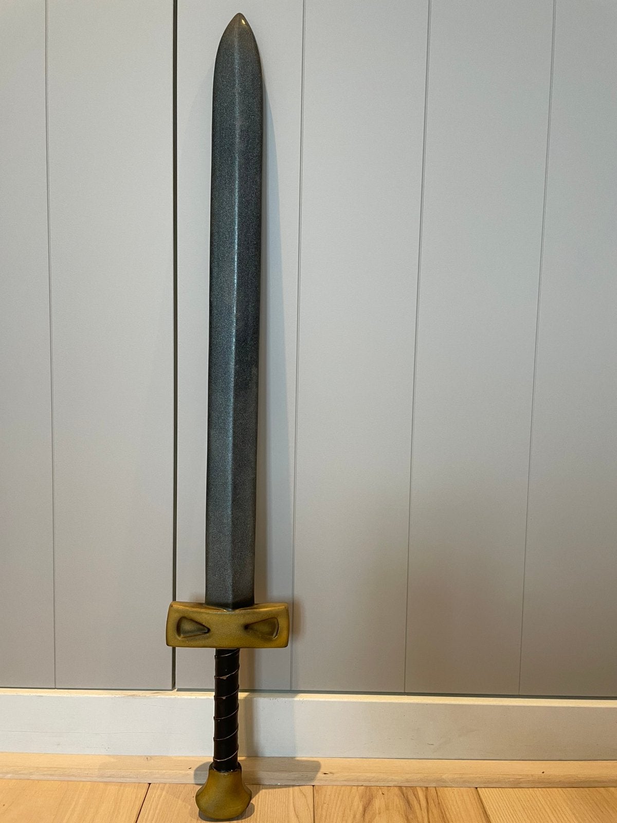 Schuimrubber larp zwaard met houder, Hobby en Vrije tijd, Ophalen of Verzenden, Zo goed als nieuw