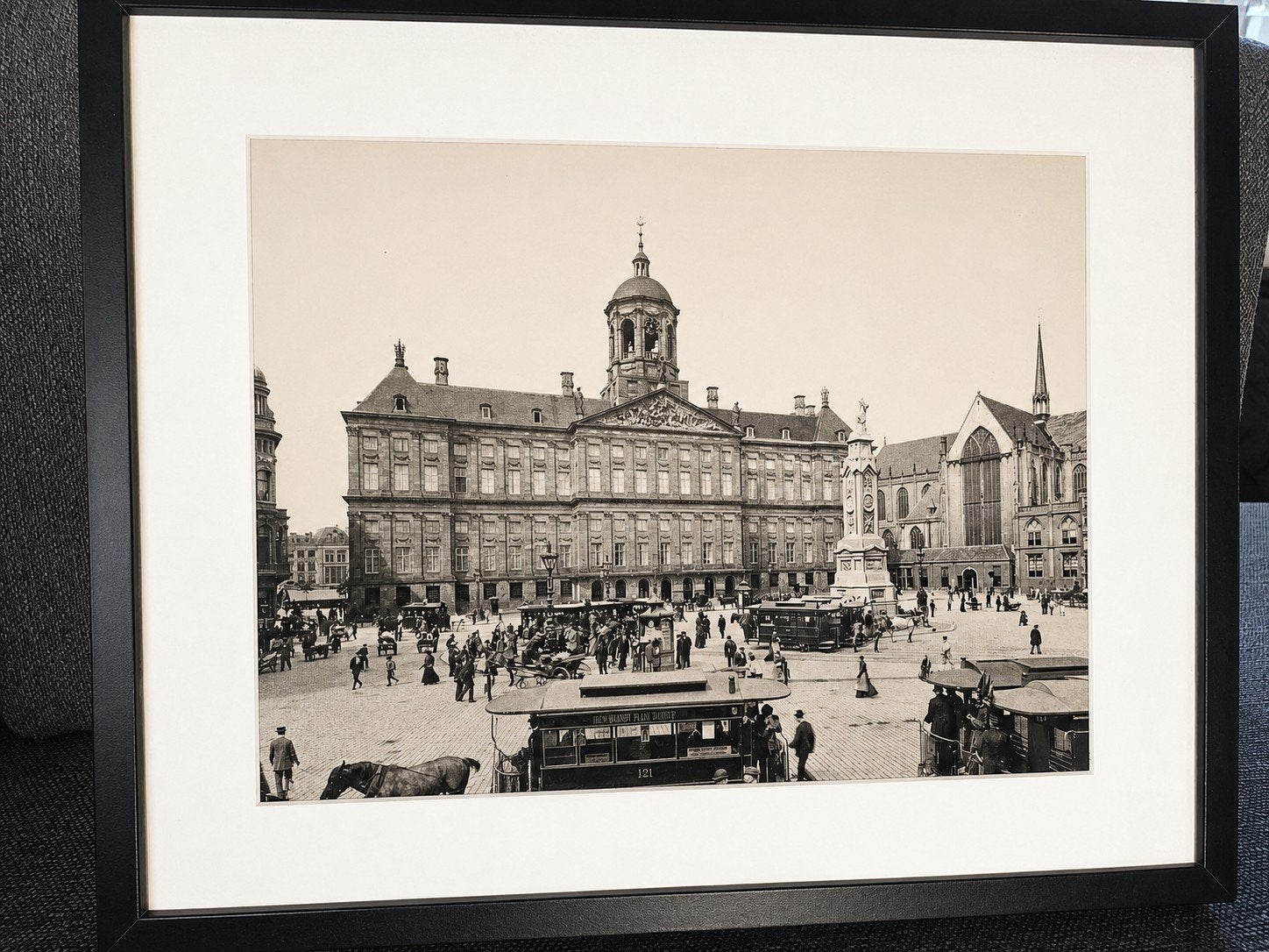 Ingelijste historische foto Amsterdam – Dam met tram, Ophalen