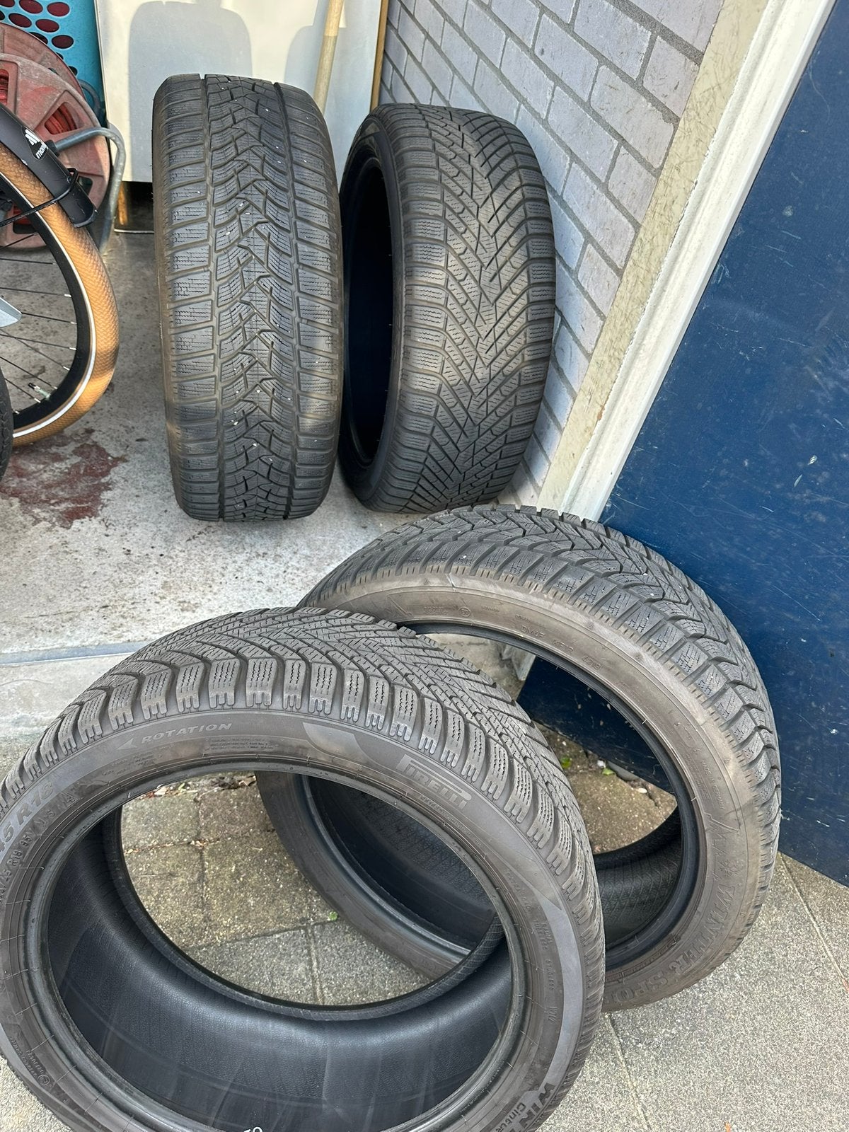 4 winterbanden: 2 Pirelli, 2 Dunlop, Ophalen, 18 inch, Winterbanden, Band(en)