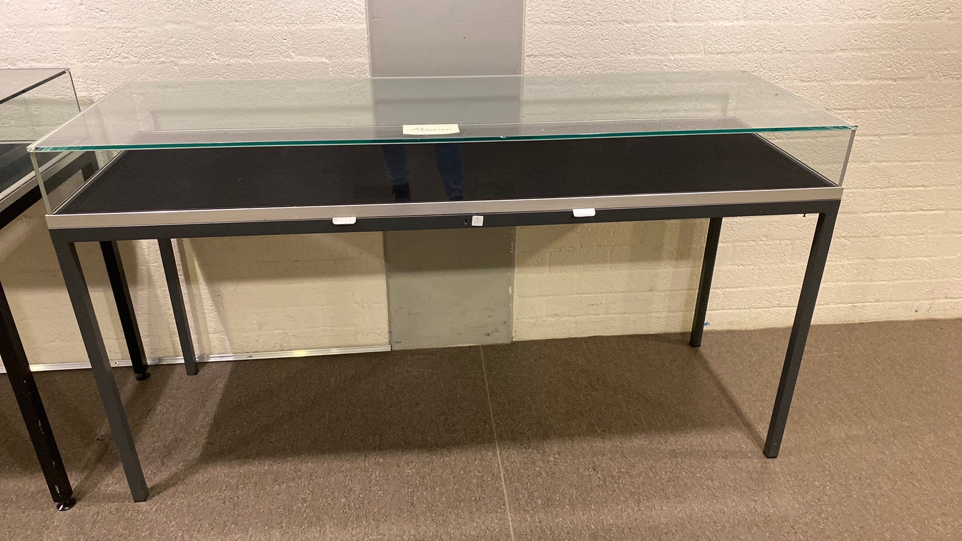 Tafelvitrine, Ophalen, Gebruikt, Glas, 150 tot 200 cm