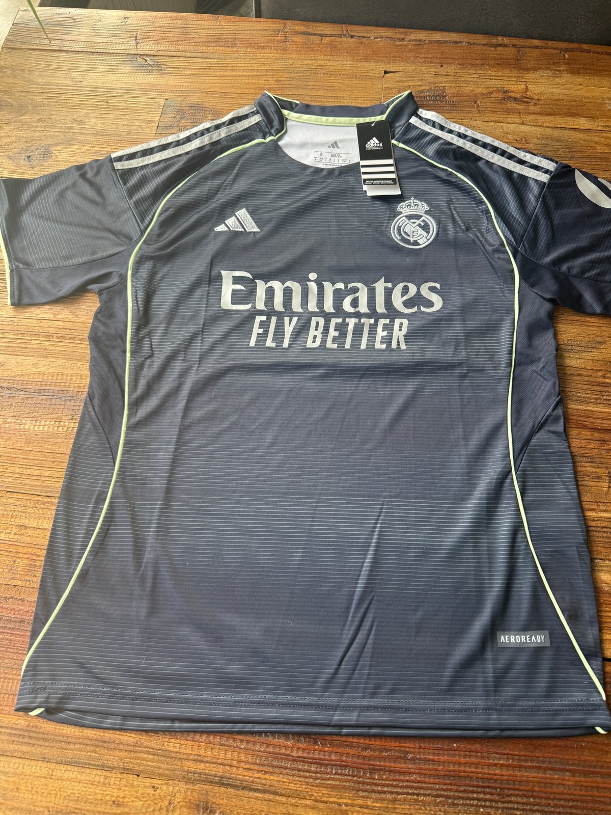 Real Madrid uit shirt maat M met broek, Maat 48/50 (M), Zwart, Nieuw, Ophalen of Verzenden