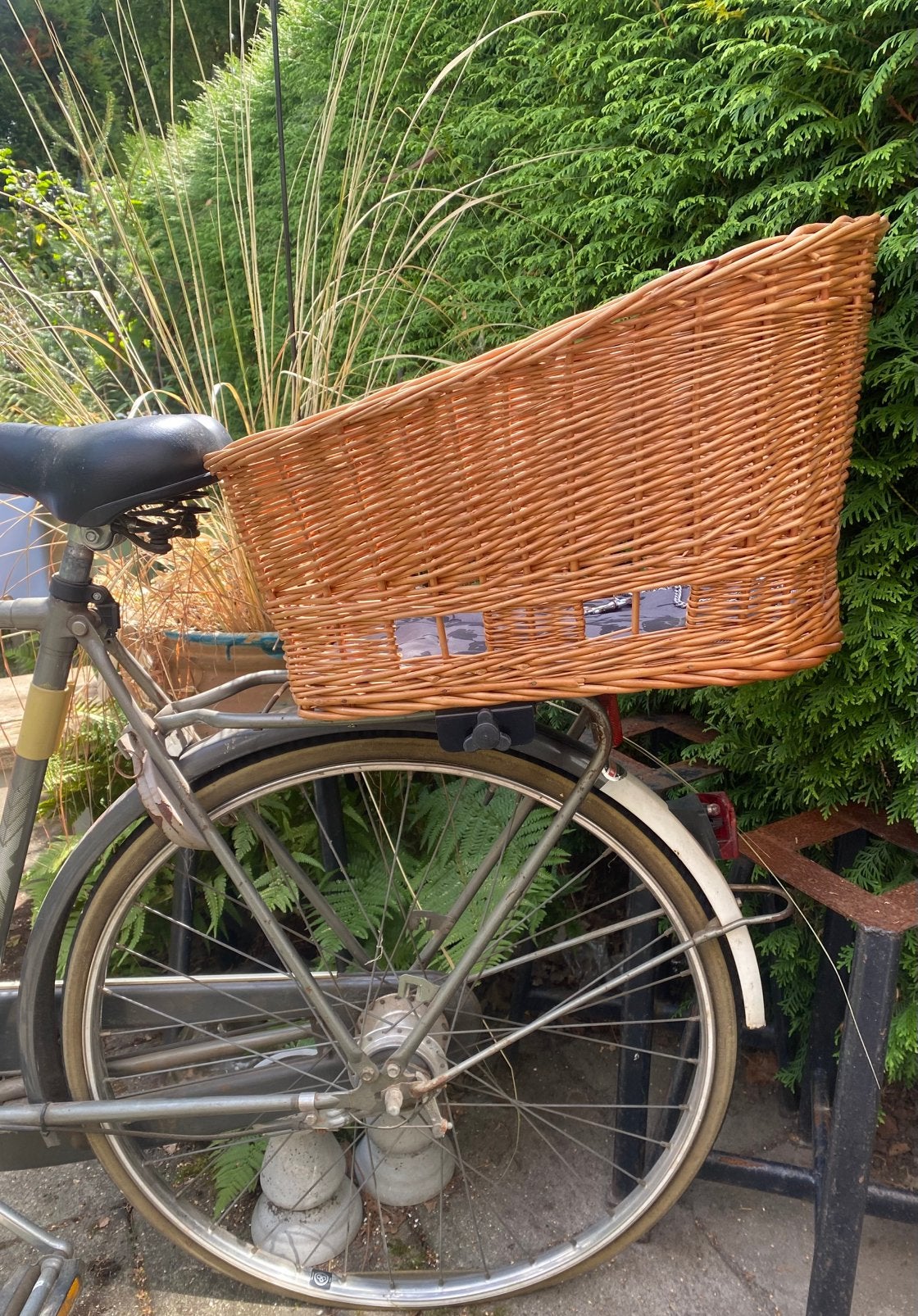 Basil rieten hondenfietsmand ketting fietsmand hond pasja ?, Ophalen of Verzenden, Gebruikt, Fietsmand