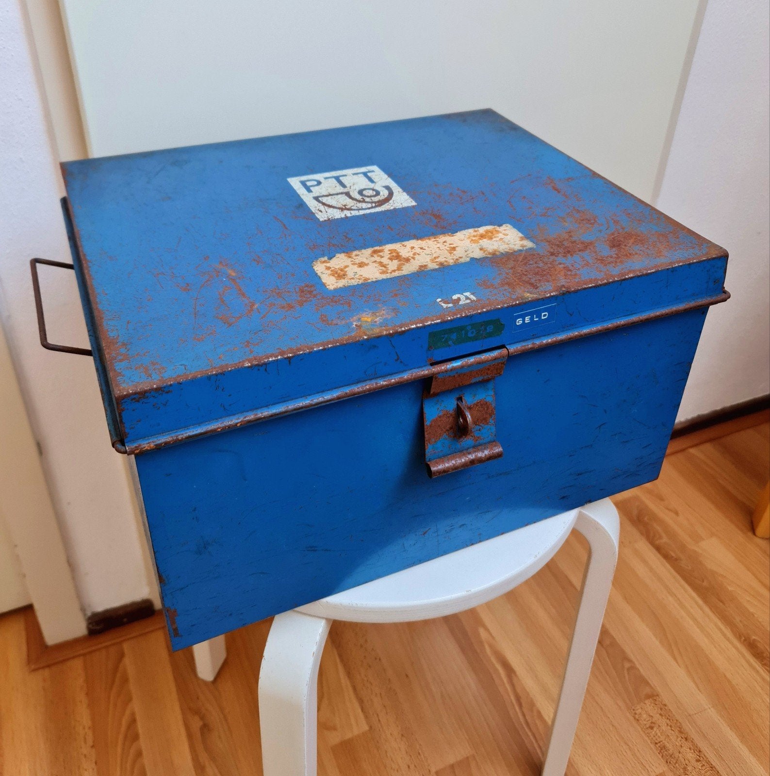 PTT sorteer kist archief postkist + logo PTT metaal jaren 60, Ophalen, Gebruikt, Gebruiksvoorwerp