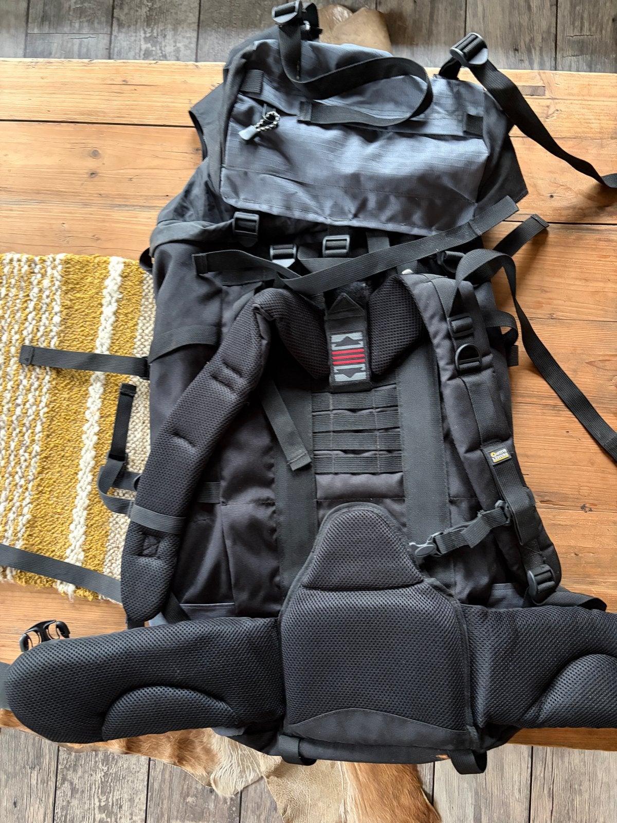 Grote Zwarte Trekking Backpack - Active Leisure, Gebruikt, 25 tot 40 cm, Trekking, 60 cm of meer