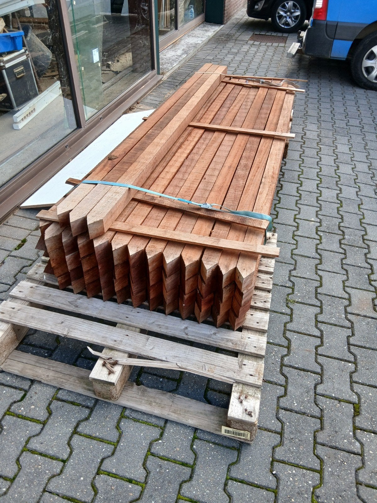 Nieuwe hardhouten palen - Duurzaam en robuust, Palen, Nieuw, Ophalen of Verzenden, Hardhout