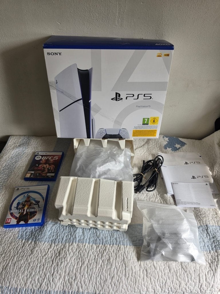Ps5 Slim Disc versie, weinig gebruikt met 2 games, 2 spelers, Ophalen of Verzenden, Zo goed als nieuw, Eén computer