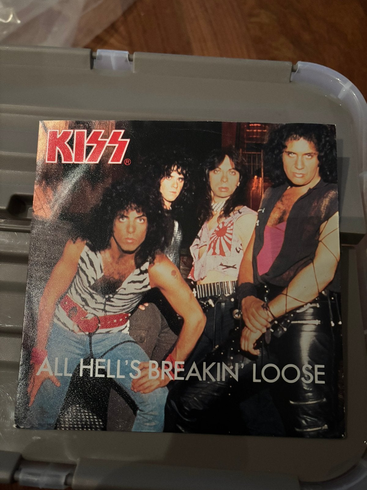Kiss single all hell,s breaking loose (lick it up ), Ophalen, Zo goed als nieuw, Pop