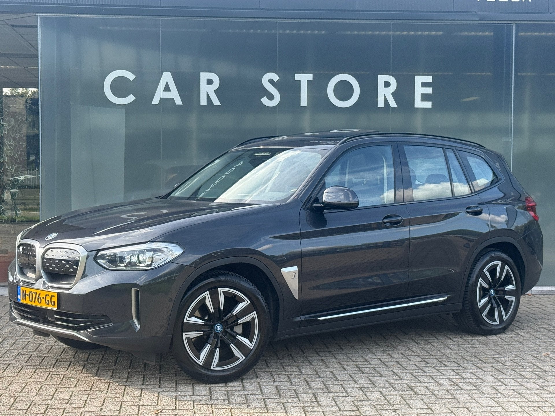 BMW IX3 Executive 80 kWh 96% SOH PANO|LEDER|TREKHAAK, Dealer onderhouden, Achterwielaandrijving, Gebruikt, 750 kg
