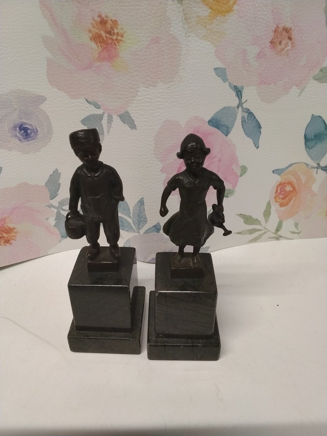 Twee beeldjes oud Hollandse kinderen E.Beck, Ophalen