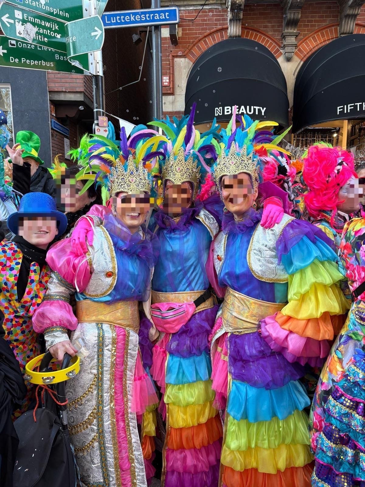Zonerse loopgroep Carnaval, 4 pakken, Ophalen, Gedragen, Carnaval, Kleding