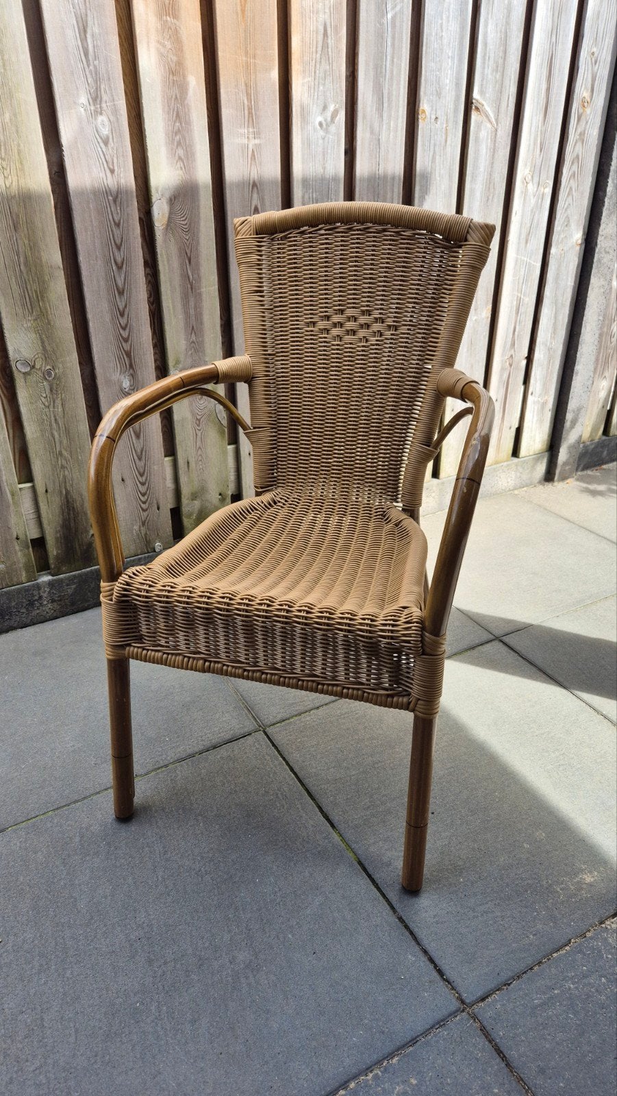 Houten tuintafel met 4 rotan stoelen, Tuin en Terras, Ophalen, Gebruikt, Stapelbaar