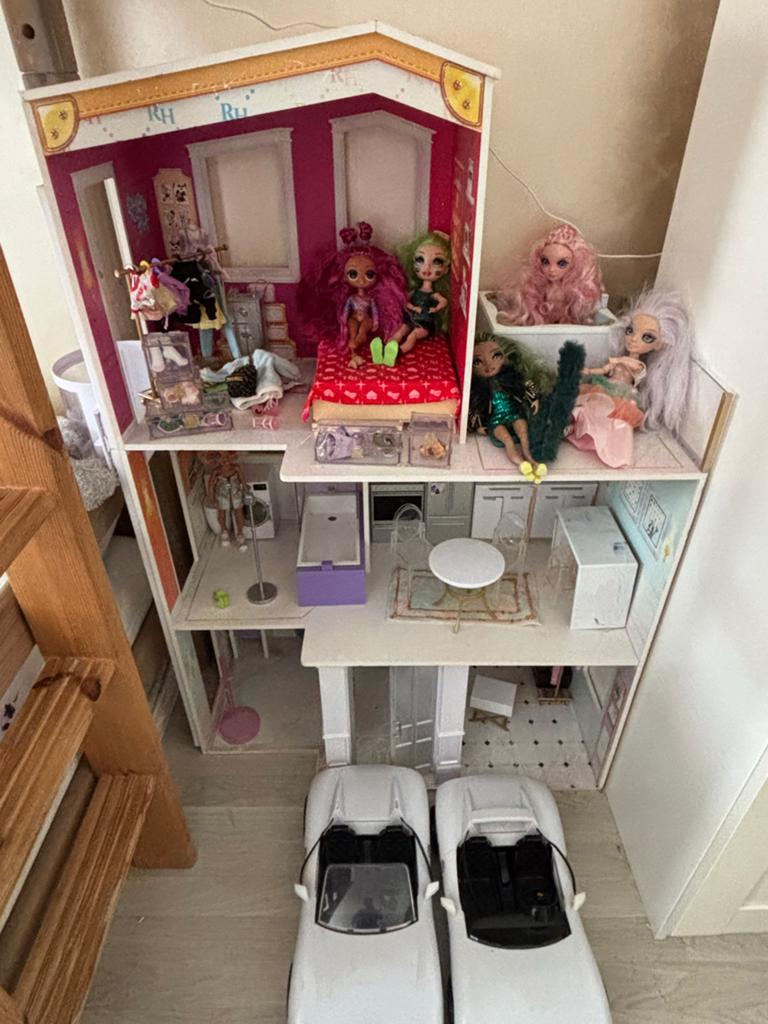 Rainbow high poppenhuis met poppen en auto's, Ophalen, Gebruikt, Overige typen