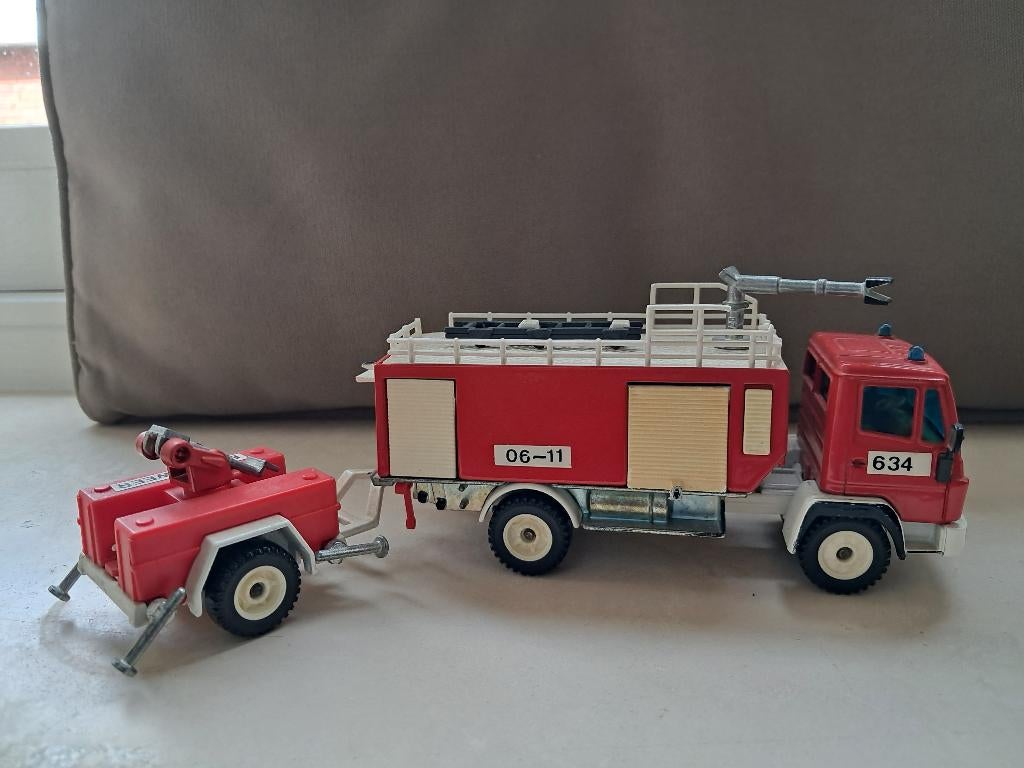 BRANDWEERWAG.SIKU 1/55 BLUSWAG/AANHANGER, Ophalen of Verzenden, Zo goed als nieuw, Bus of Vrachtwagen