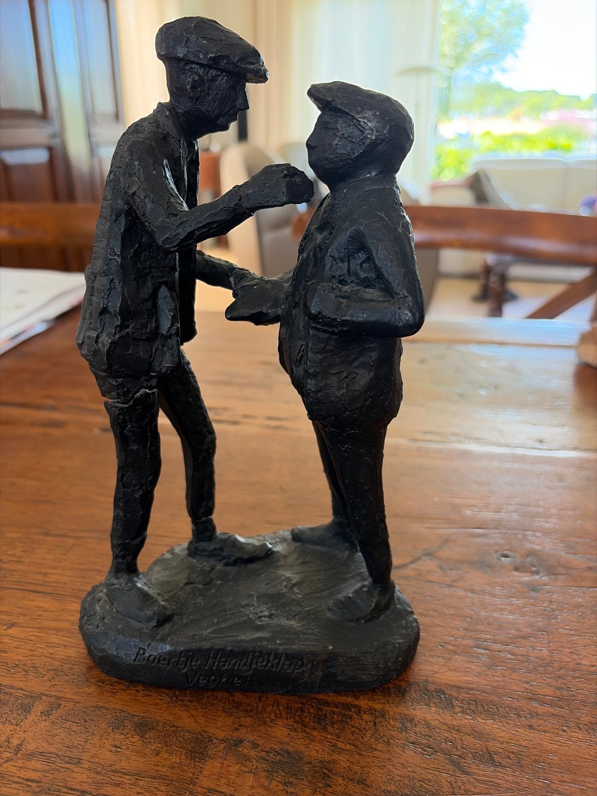 Beeld twee koophandelaren -, Antiek en Kunst, Groep mensen, Ophalen of Verzenden, Handgemaakt, Overige materialen