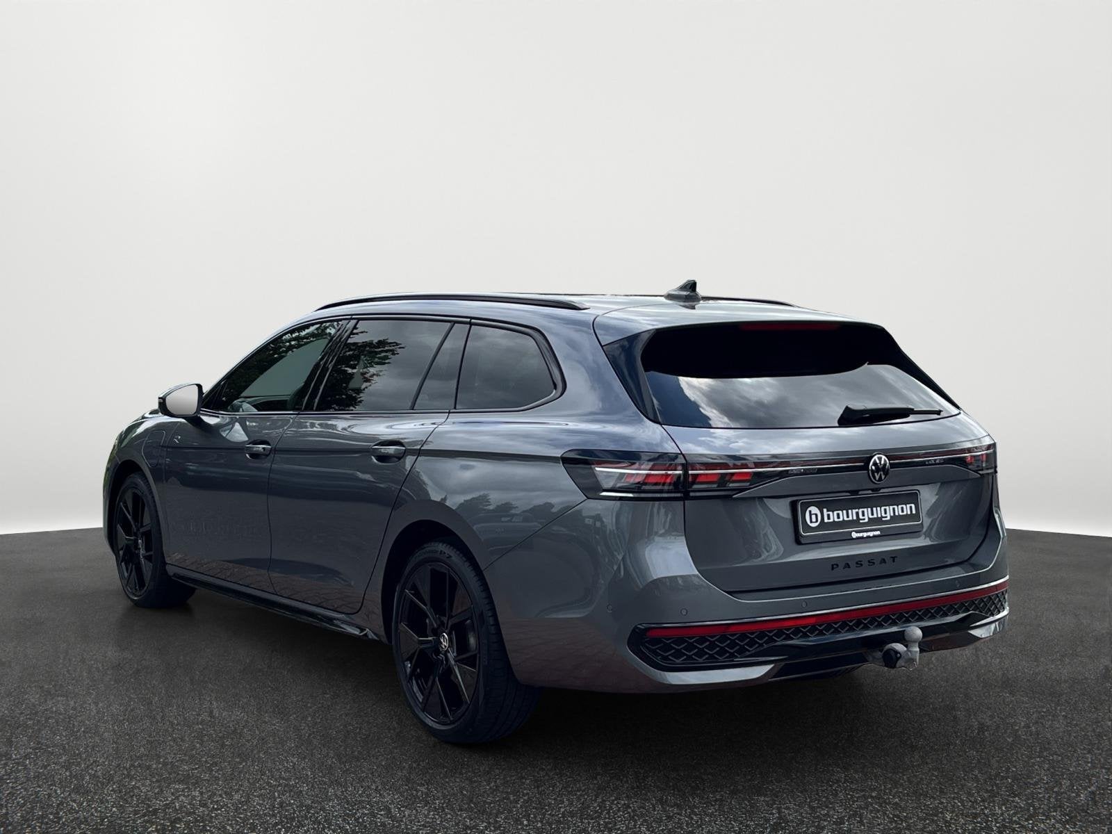 Volkswagen Passat Variant 1.5 eHybrid R-Line Business | Trek, Stof, 4 cilinders, 2000 kg, 26 kWh