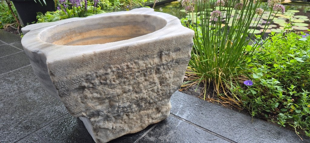 Groot massief marmeren doopfont, waterornament., Ophalen