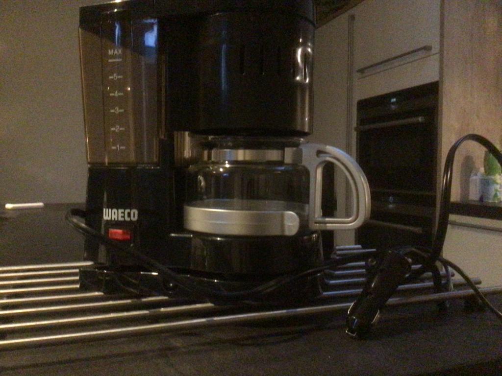 Coffee maker 5 cups 12volt Waeco, Ophalen, Koffiemachine, Gemalen koffie, Zo goed als nieuw