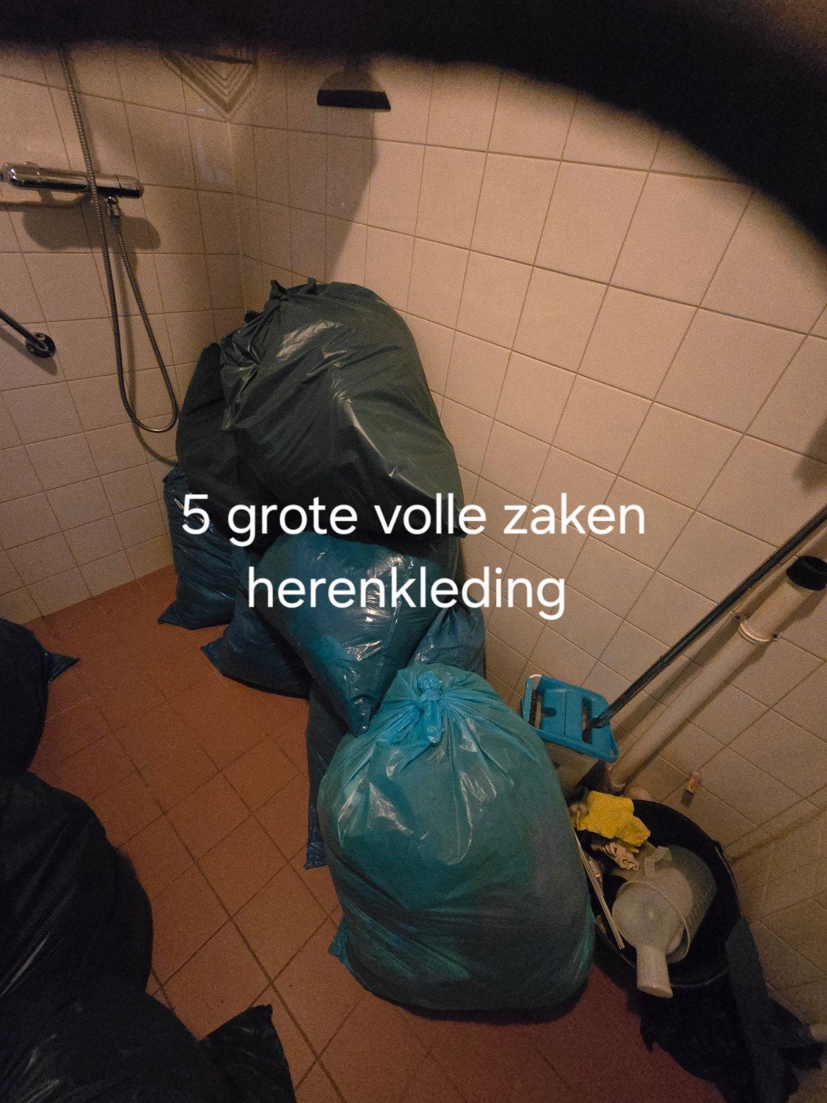 5 volle grote vuilniszakken Herenkleding, Ophalen