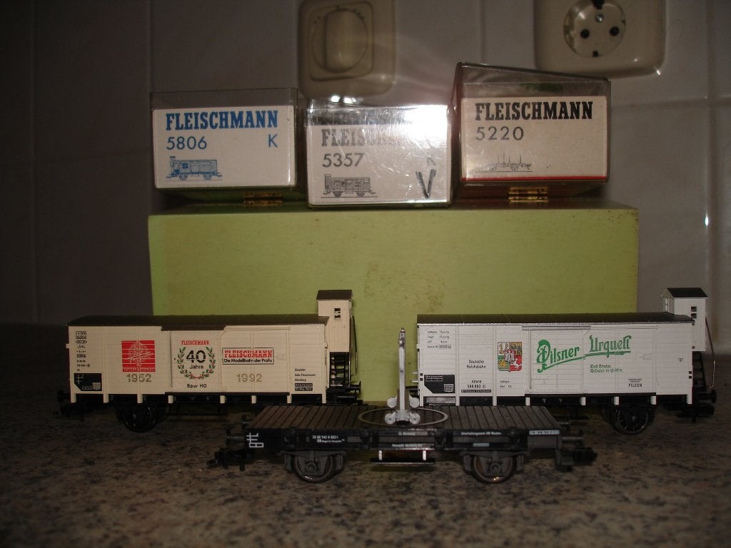 3 wagon,s  fleischmann  5357k-5806k-5220 € 30.00, Hobby en Vrije tijd, Modeltreinen | H0, Wisselstroom, Verzenden, Fleischmann