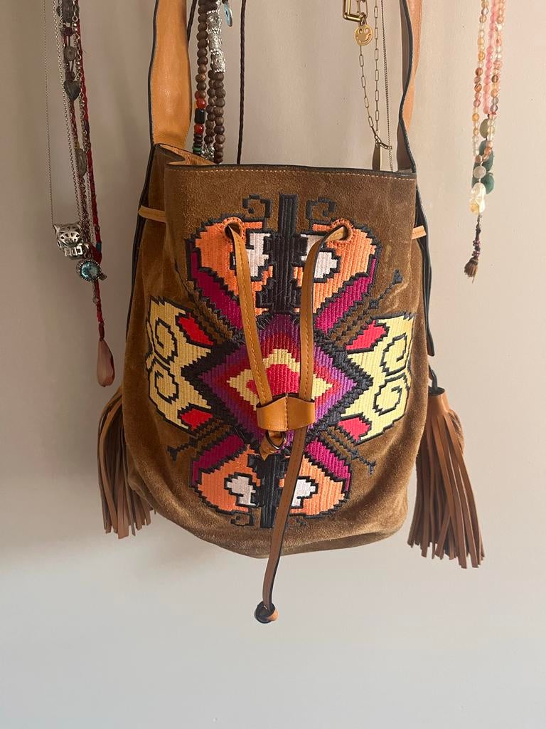 Isabel Marant Suede Embellished Bucket Bag, Sieraden, Tassen en Uiterlijk, Tassen | Damestassen, Ophalen of Verzenden, Gebruikt