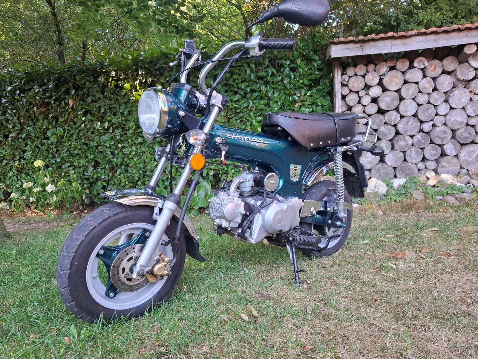 Honda Dax 49cc Brommer 4T Automaat - Zo goed als nieuw, Fietsen en Brommers, Ophalen, Overige modellen, 49 cc, Zo goed als nieuw