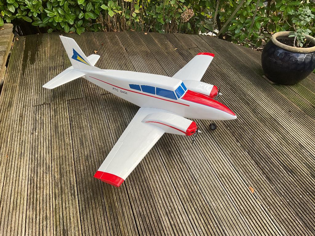 Mooie Piper Twin Comance, electro, 180 cm., Vliegtuig, Ophalen, Overige merken, Gebruikt