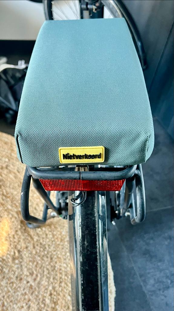 Niet Verkeerd Fietskussen bagagedrager zitje, Ophalen of Verzenden, Zo goed als nieuw, Achterzitje