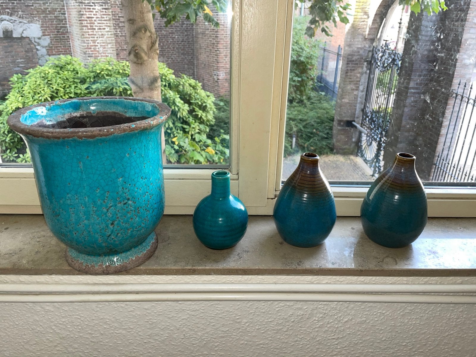 Bloempot en vaasjes, Ophalen, Rond, Zo goed als nieuw, Aardewerk