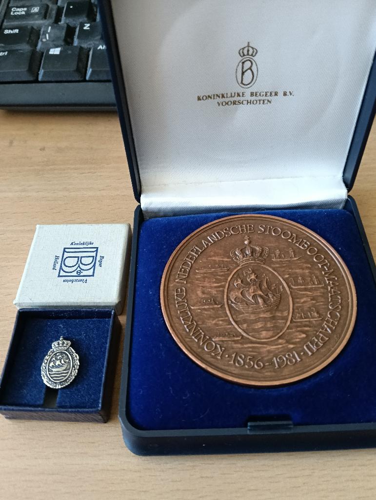Bronzen penning K N S M 1981 plus Draagspeld, Postzegels en Munten, Ophalen of Verzenden, Brons, Nederland